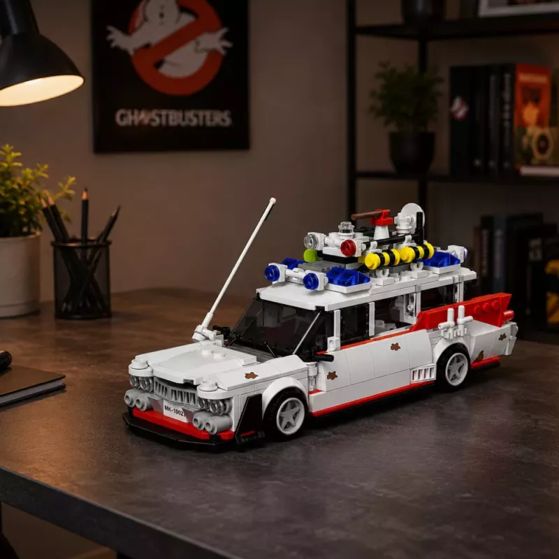 LEAN TOYS Building Blocks Car Ghost Bus White 631 pcs.