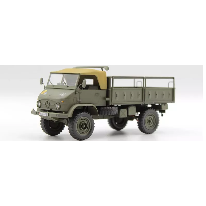 Plastic model vehicle UNIMOG 404 S 1/35
