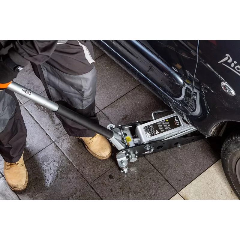NEO Tools 11-730 Hydraulic Jack and Axle Stands Set 2 Ton