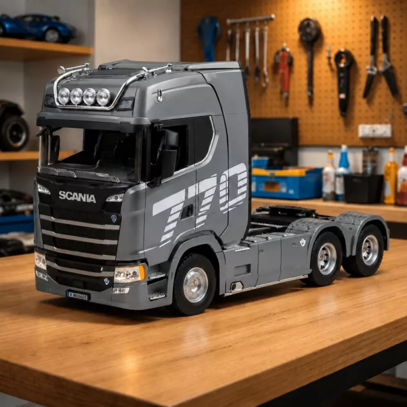 HUINA 32329 Scania 1:18 6-Channel RC Tractor Truck Gray Silver