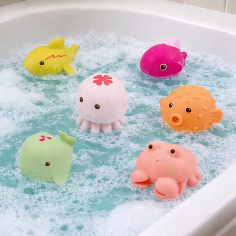 LEAN TOYS Set of 6 educational rubber sea animals for bathing and fun.