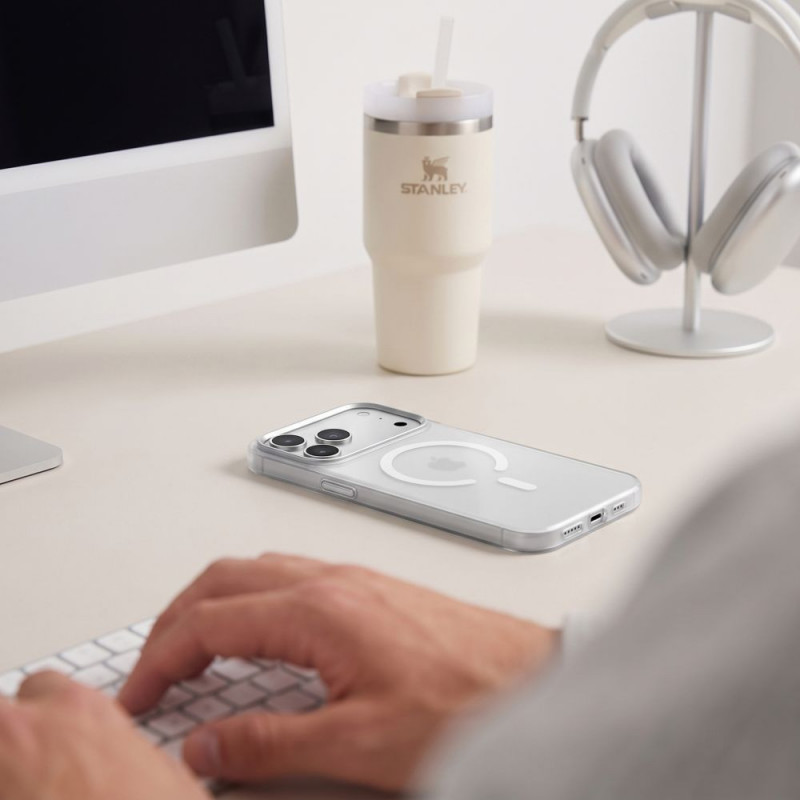 Tech-Protect MagZero MagSafe case for Apple iPhone 17 Pro / 18 Pro, matte white