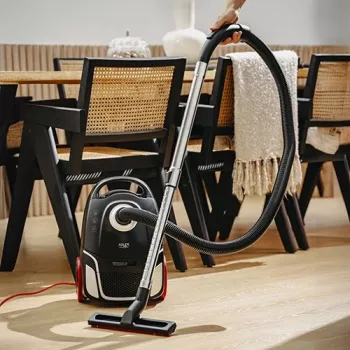 Adler AD 7054 Bagless Vacuum Cleaner 2200 W with HEPA Filter, 1.5 L Dust Container, Telescopic Metal Tube, Black/Silver