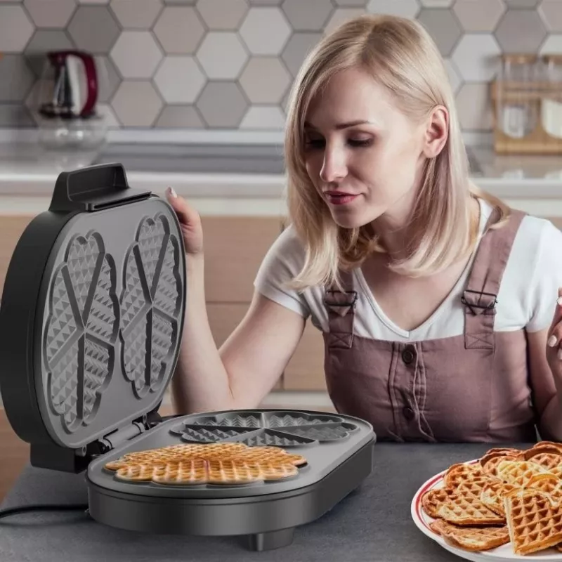 BLACK+DECKER BXFC3200E 1400 W Belgian Waffle Maker – Non-Stick, Adjustable Thermostat, Stainless Steel