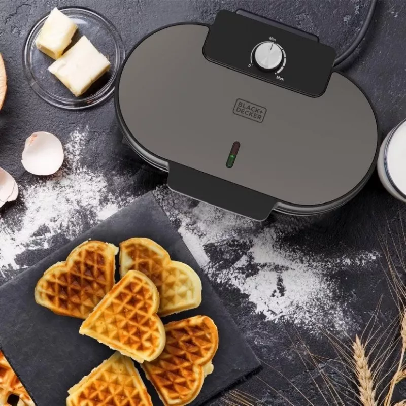 BLACK+DECKER BXFC3200E 1400 W Belgian Waffle Maker – Non-Stick, Adjustable Thermostat, Stainless Steel