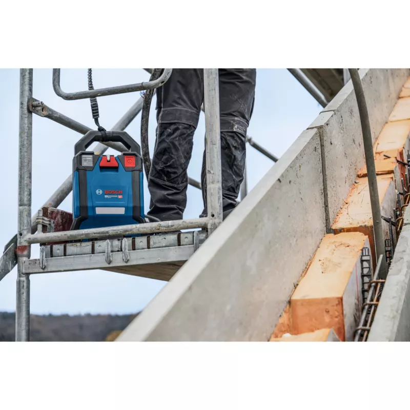 BOSCH POWERTOOLS GPU 18V-2 DI Cordless High-Frequency Concrete Vibrator System (Boxed)