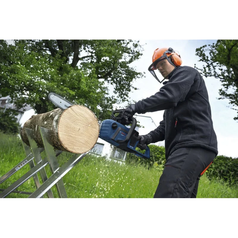 BOSCH Professional GKE 18V-40 Cordless Chainsaw, 18V, 5.5Ah Li-Ion Battery, Blue