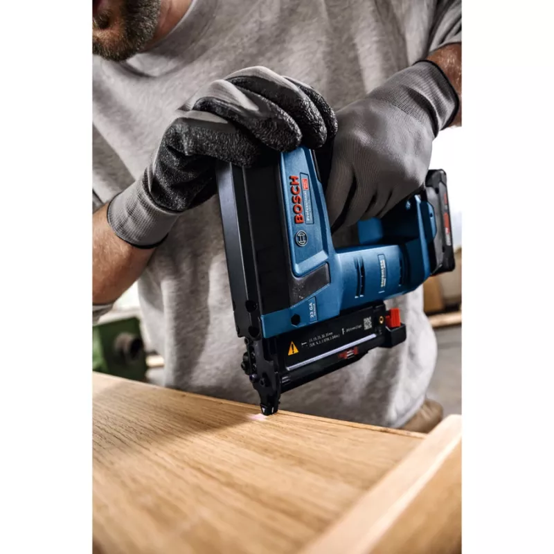 Bosch Professional GNH 18V-35 Cordless Nailer 18V (Body Only, Blue/Black)