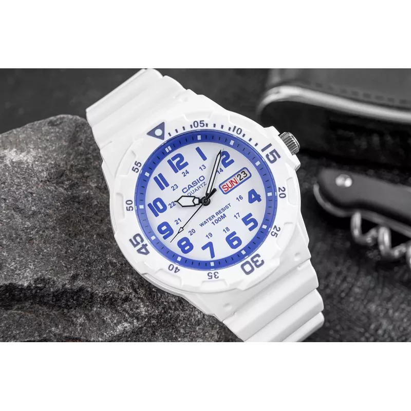 CASIO MRW200HC7B2VD Men's Analog Quartz Watch with Day-Date Display, 100m Water Resistance, Resin Band, White Dial, Blue/Red Bezel