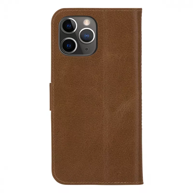 DBRAMANTE 1928 Copenhagen Slim Flip Case for Apple iPhone 13 Pro Max, Full-Grain Grained Leather, Light Brown, Magnetic Closure, 3 Card Slots, Stand Feature, Wireless Charging Support