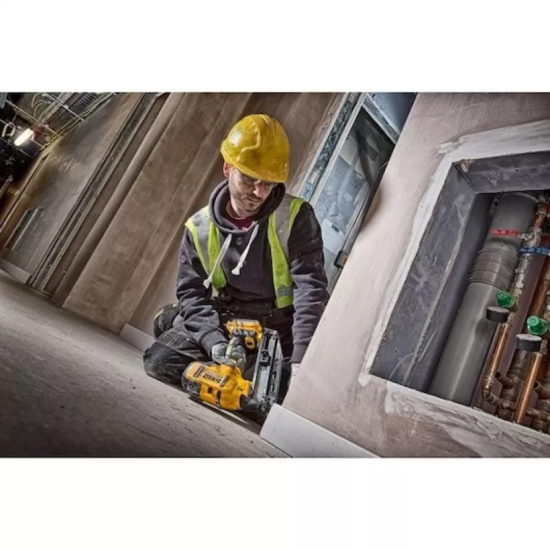 DEWALT DCN660D2-QW 18V Cordless Nailer/Staple Gun Kit