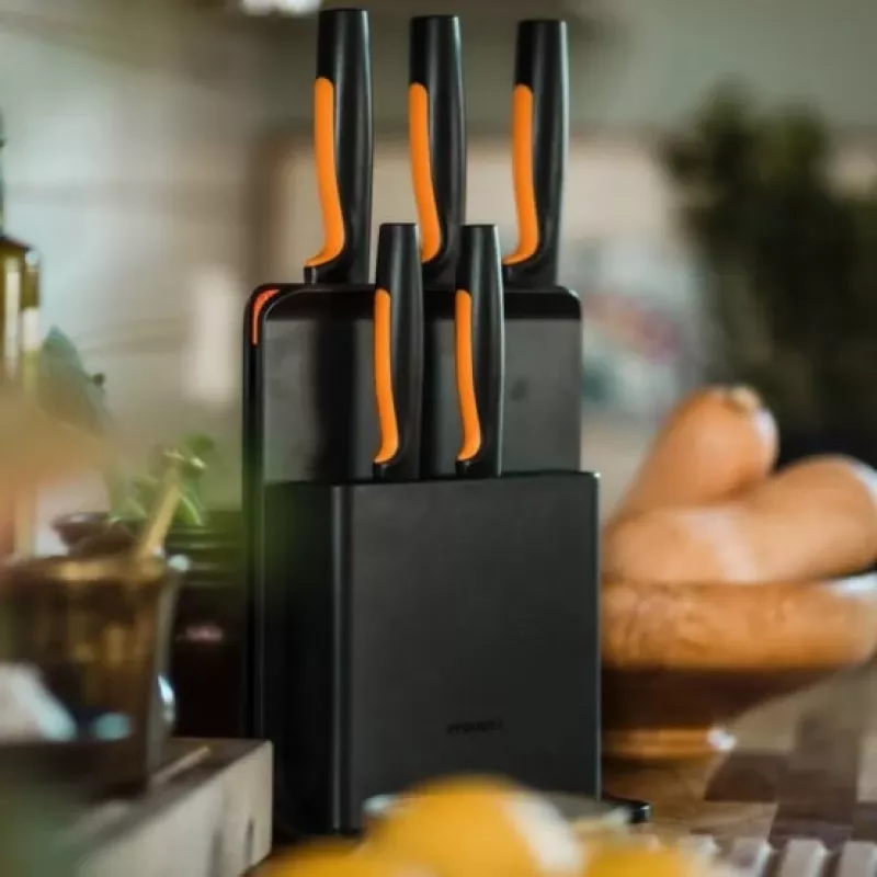 Fiskars Functional Form 6-Piece Slot Knife Block Set with 5 Knives