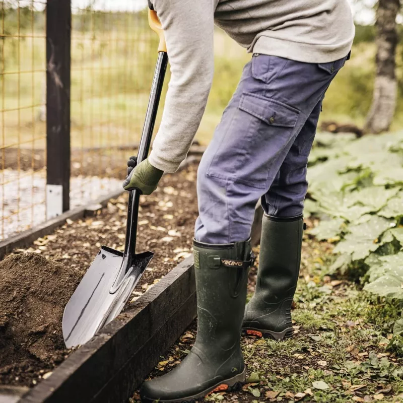 Fiskars Solid+ XL Sharp-Edged Spade with Steel D-Handle, Boron Steel Blade, 1250 mm