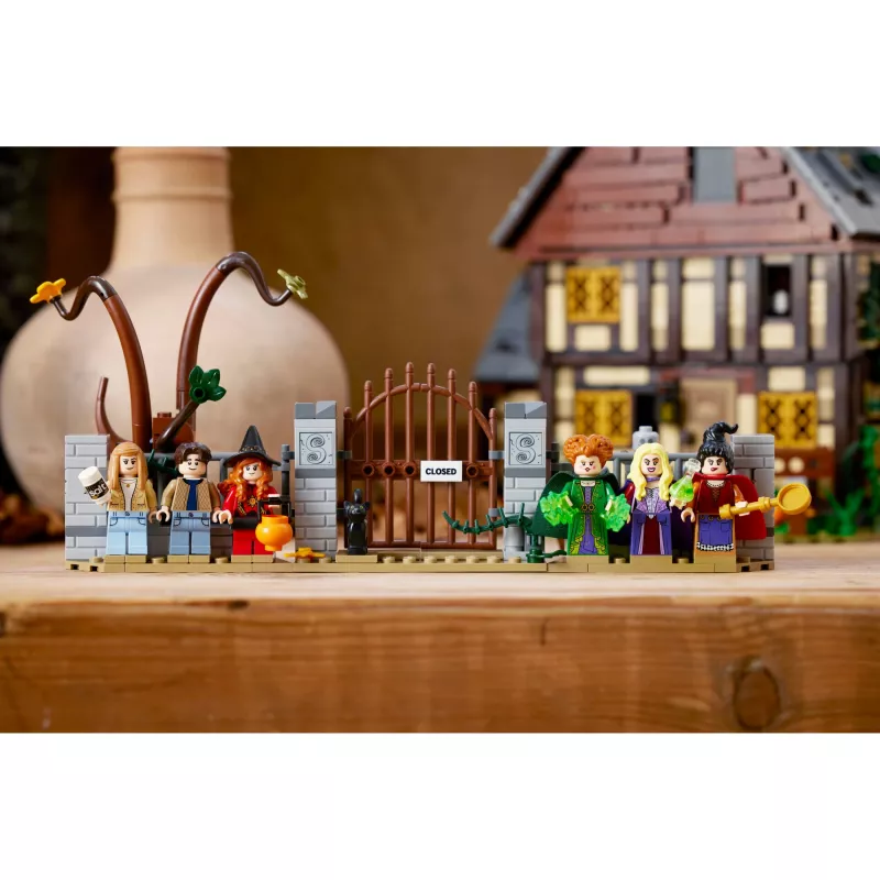 LEGO Ideas Disney Hocus Pocus: The Sanderson Sisters' Cottage 21341