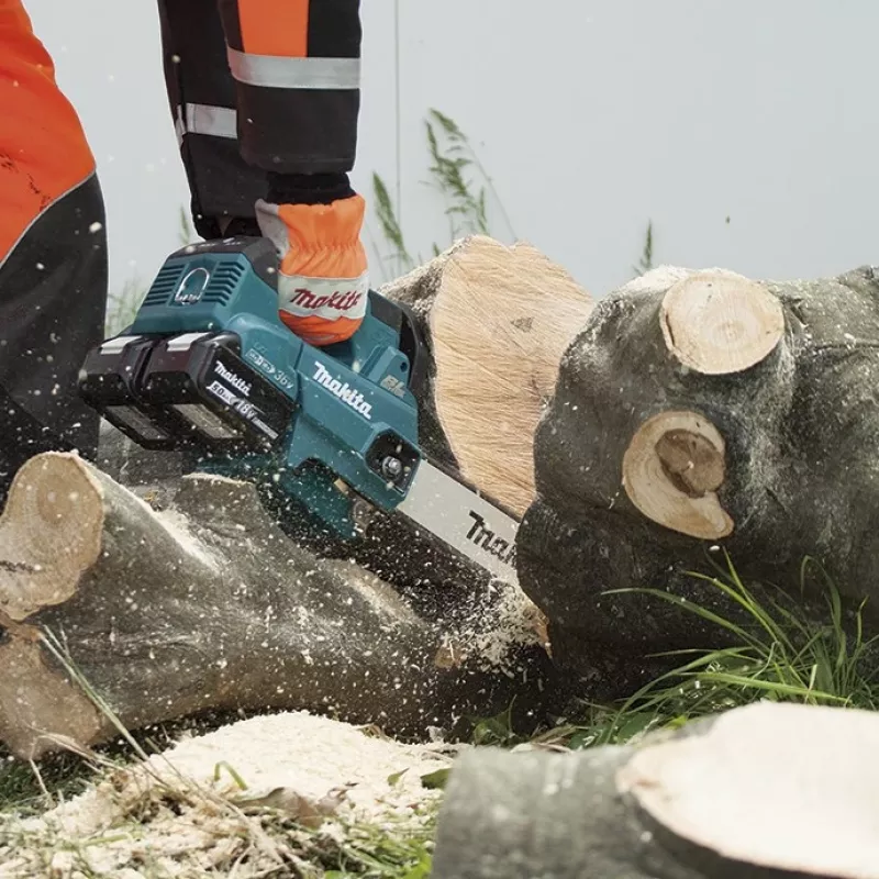 Makita DUC306Z Cordless Top Handle Chainsaw 36V (2x18V) LXT 30cm Bar