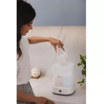 Momini Bottle Steriliser QuickSteam - Electric Steam Sterilizer for 6 Baby Bottles, 8-Minute Cycle, Automatic Shut-Off, BPA-Free