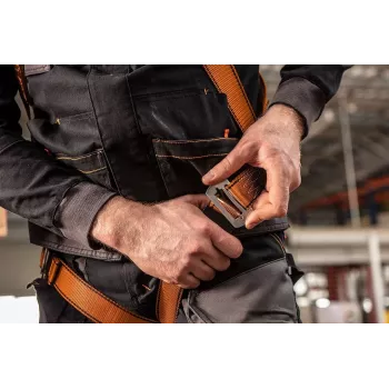 NEO TOOLS Safety Kit with Safety Rope – PROTEKT P-01 Full Body Harness, 2m Kernmantle Lanyard, Steel Karabiners, EN 361/354/363, CE 0082