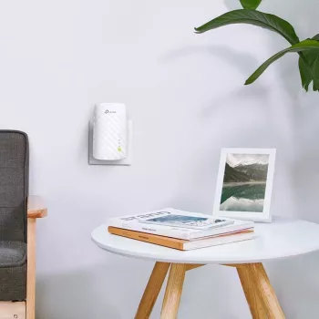 TP-Link AC750 Wi-Fi Range Extender RE200 - Dual Band Wall Plug Signal Booster, 1 Ethernet Port, WPS, Access Point Mode
